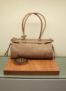 Сумка medium tote bag из кожи
 фото 803027